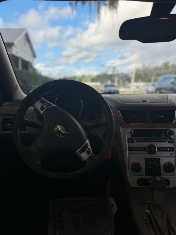 2011 Chevrolet Malibu Image 4