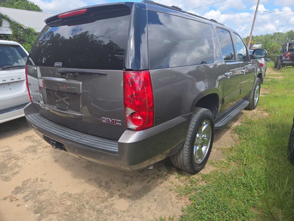 2011 GMC Yukon Image 2