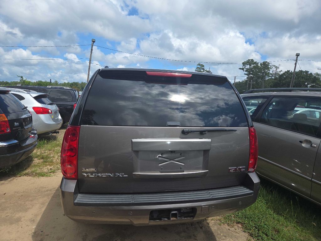 2011 GMC Yukon Image 3