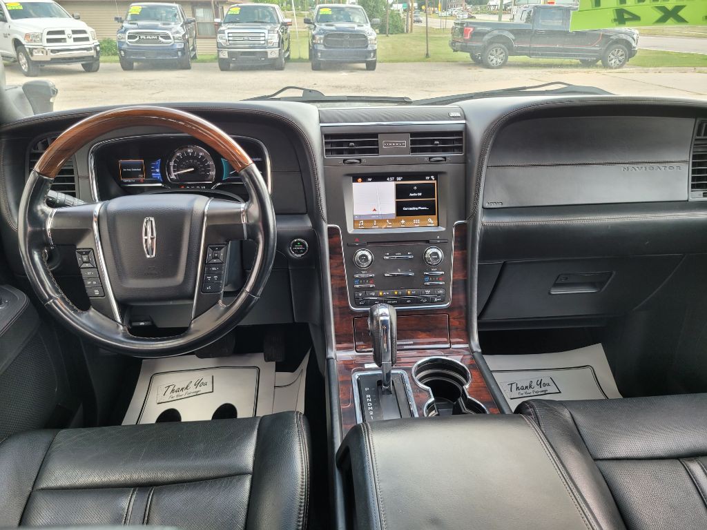 2017 Lincoln Navigator Image 46