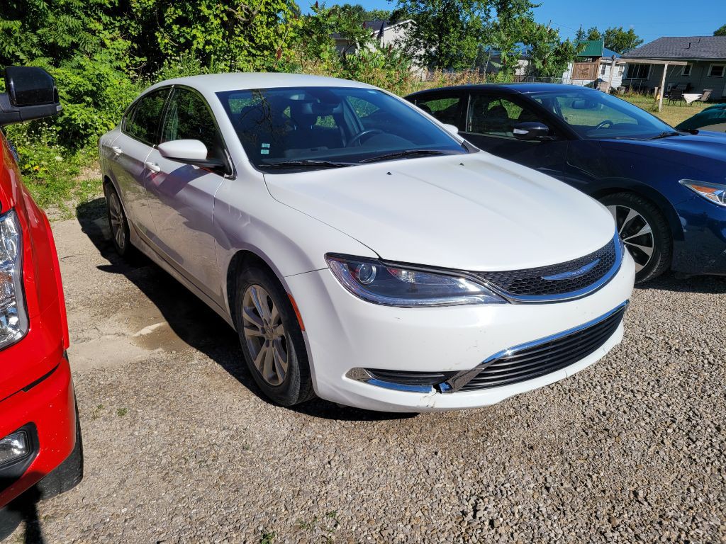 2015 Chrysler 200 Image 3