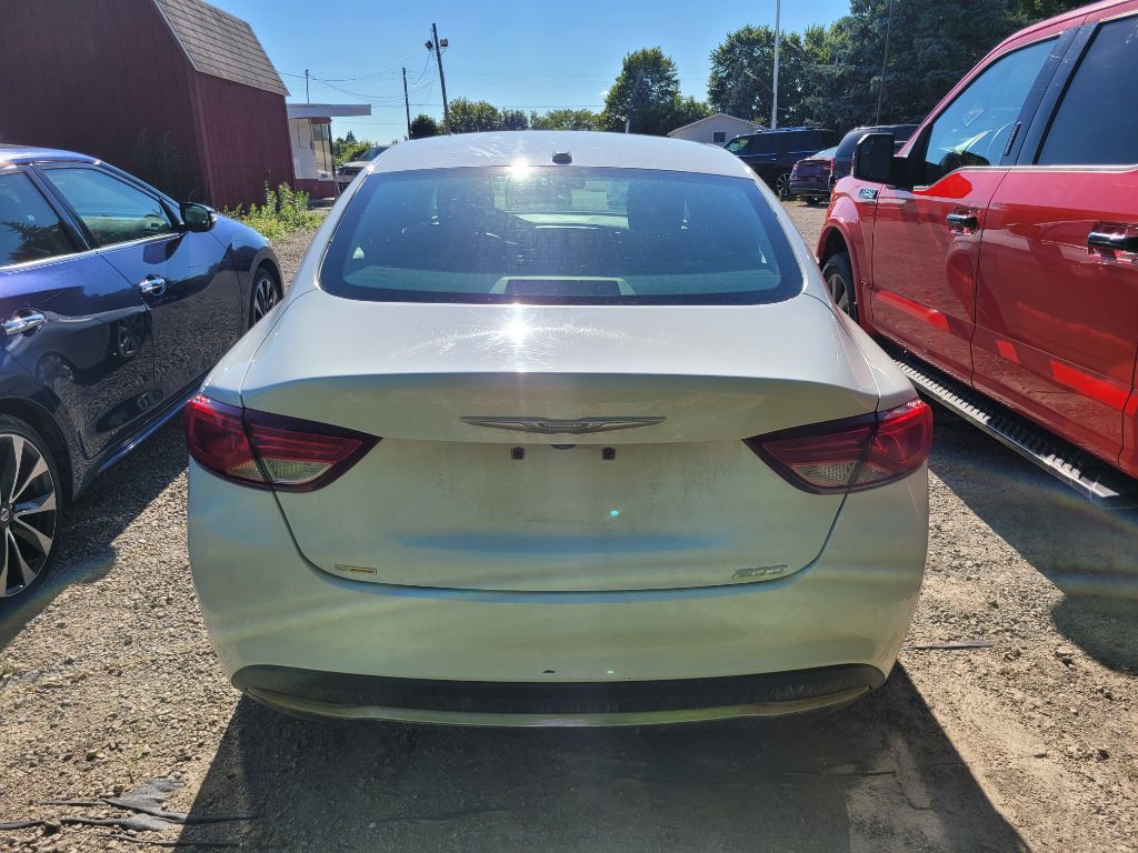 2015 Chrysler 200 Image 4