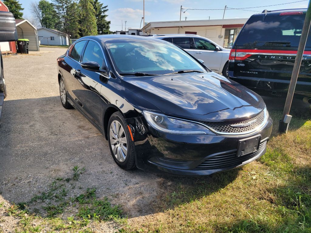 2016 Chrysler 200 Image 3
