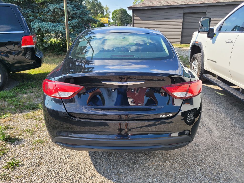 2016 Chrysler 200 Image 5