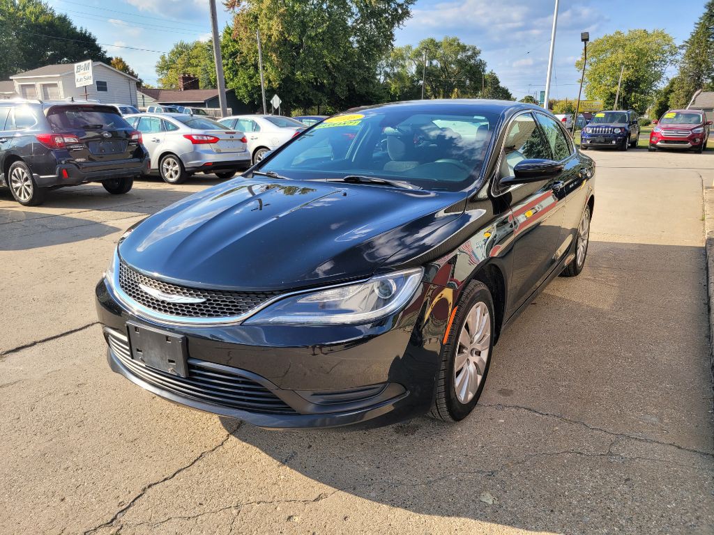 2016 Chrysler 200 Image 1