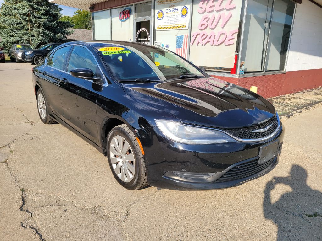 2016 Chrysler 200 Image 3