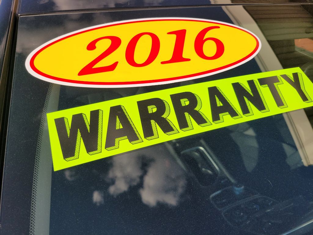 2016 Chrysler 200 Image 4