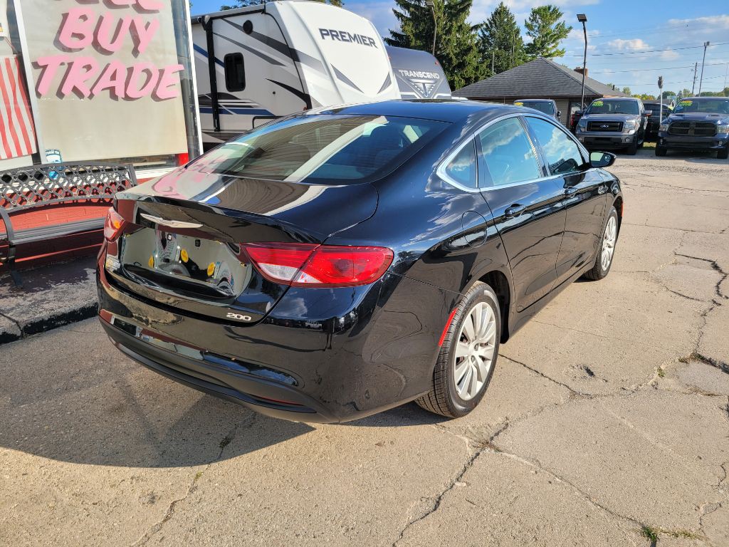 2016 Chrysler 200 Image 5