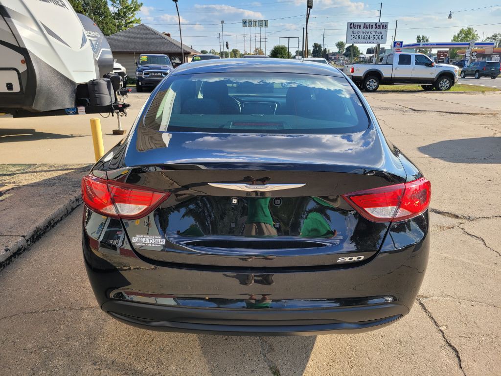 2016 Chrysler 200 Image 6