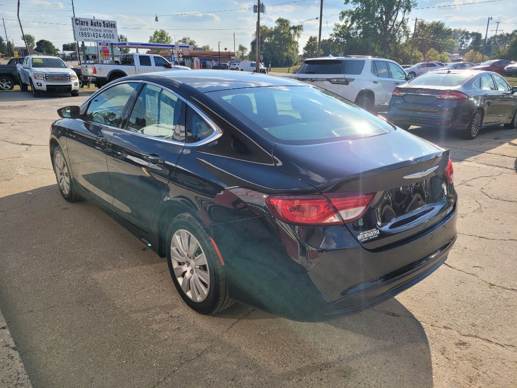 2016 Chrysler 200 Image 7