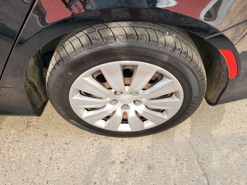 2016 Chrysler 200 Image 8