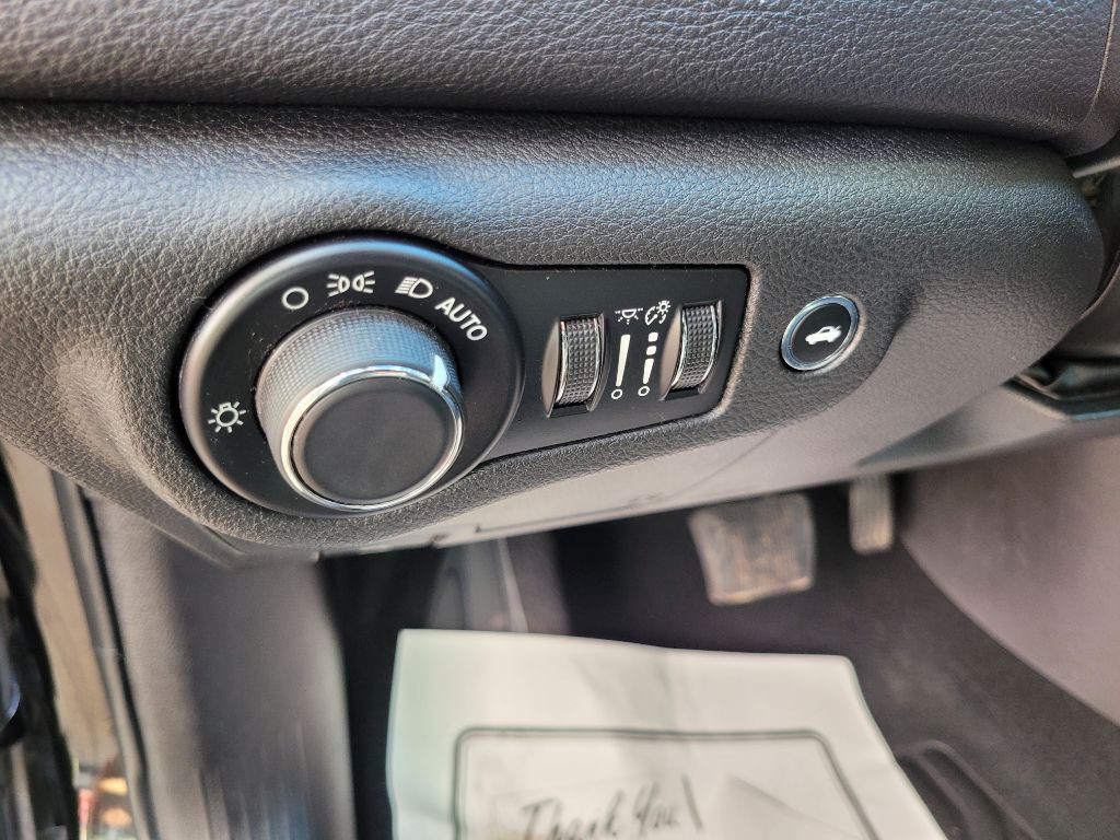 2016 Chrysler 200 Image 17