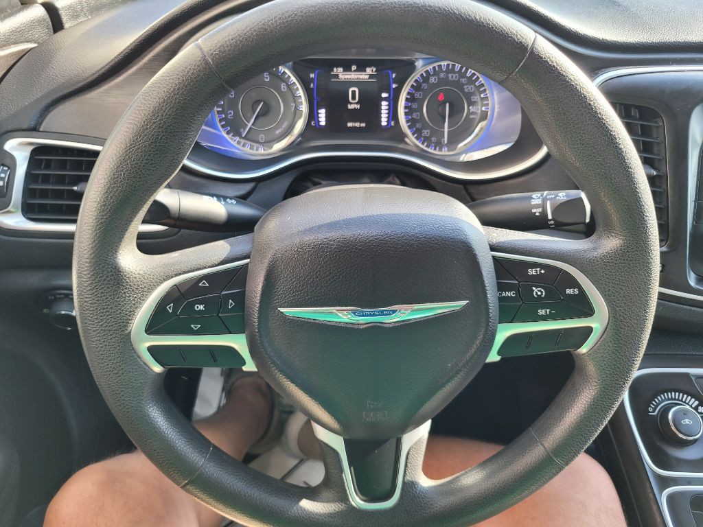 2016 Chrysler 200 Image 18