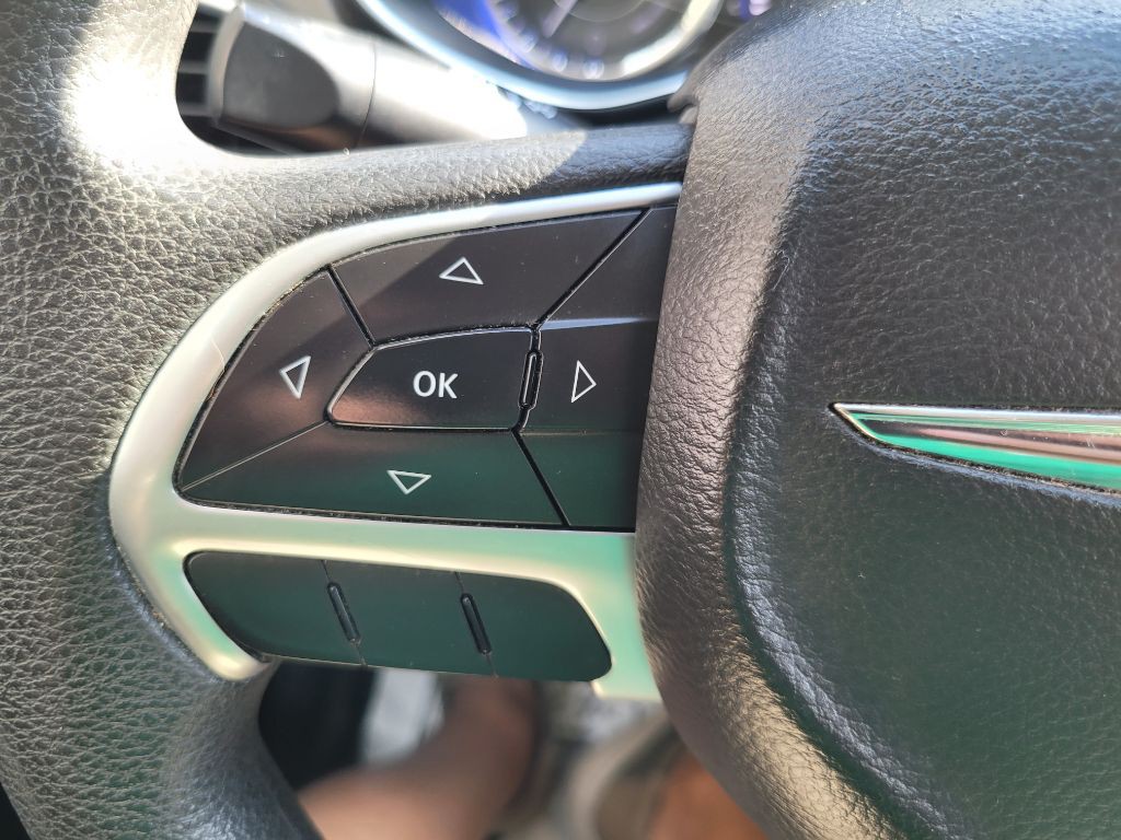 2016 Chrysler 200 Image 19