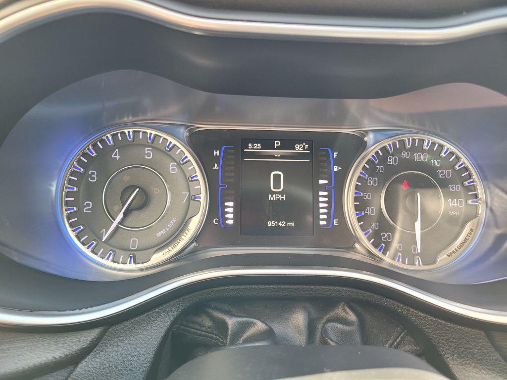 2016 Chrysler 200 Image 21