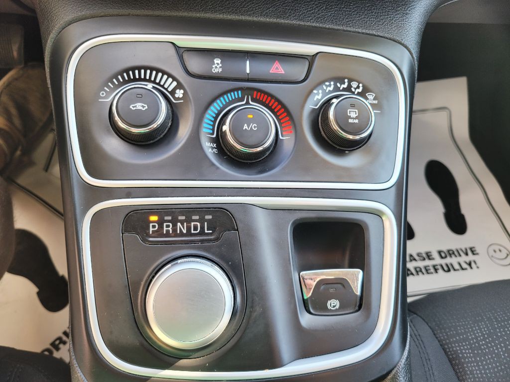 2016 Chrysler 200 Image 24