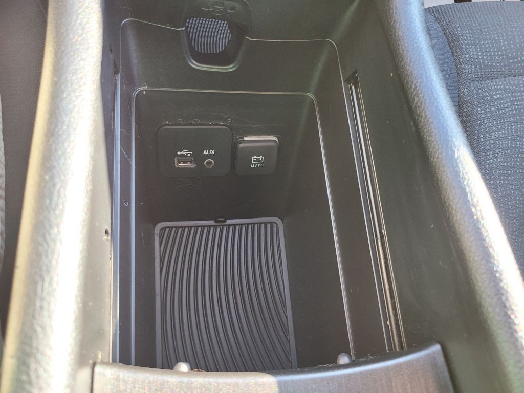 2016 Chrysler 200 Image 26