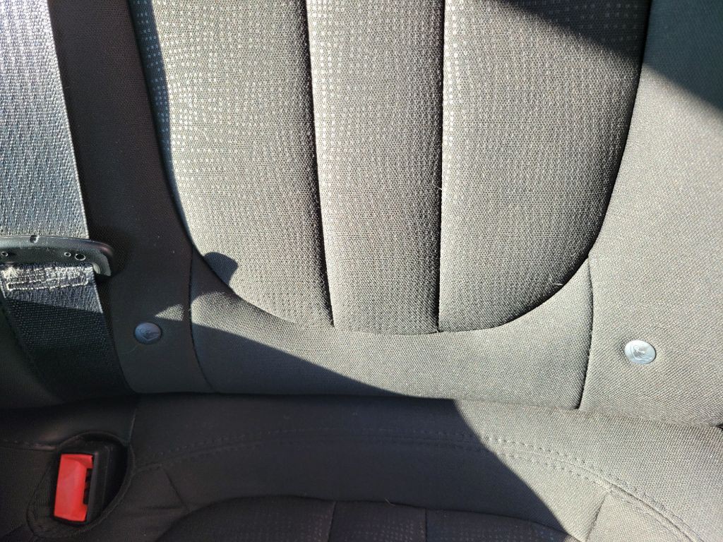 2016 Chrysler 200 Image 31