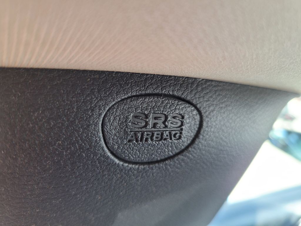 2016 Chrysler 200 Image 32