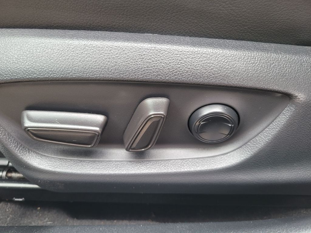 2018 Toyota Camry Image 22