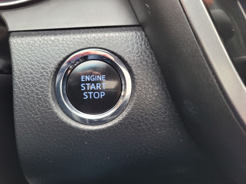 2018 Toyota Camry Image 32