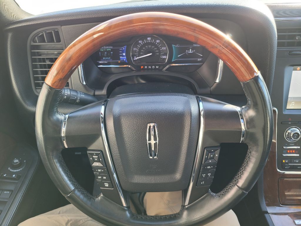 2017 Lincoln Navigator Image 23