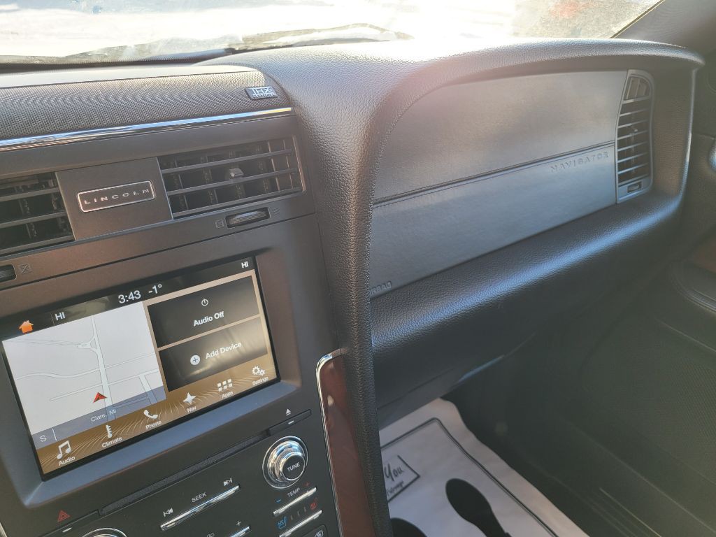 2017 Lincoln Navigator Image 44