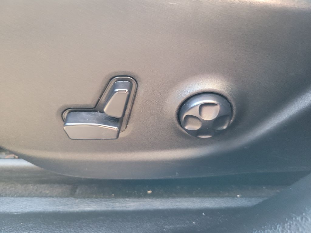 2019 Jeep Cherokee Image 17