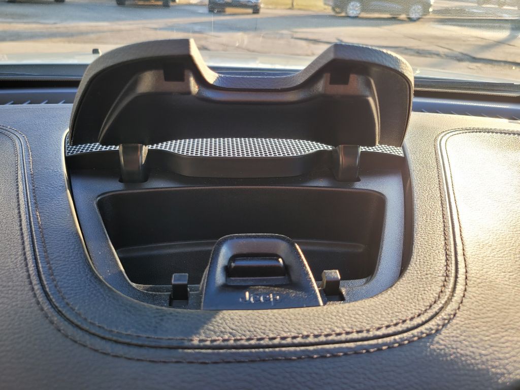 2019 Jeep Cherokee Image 24