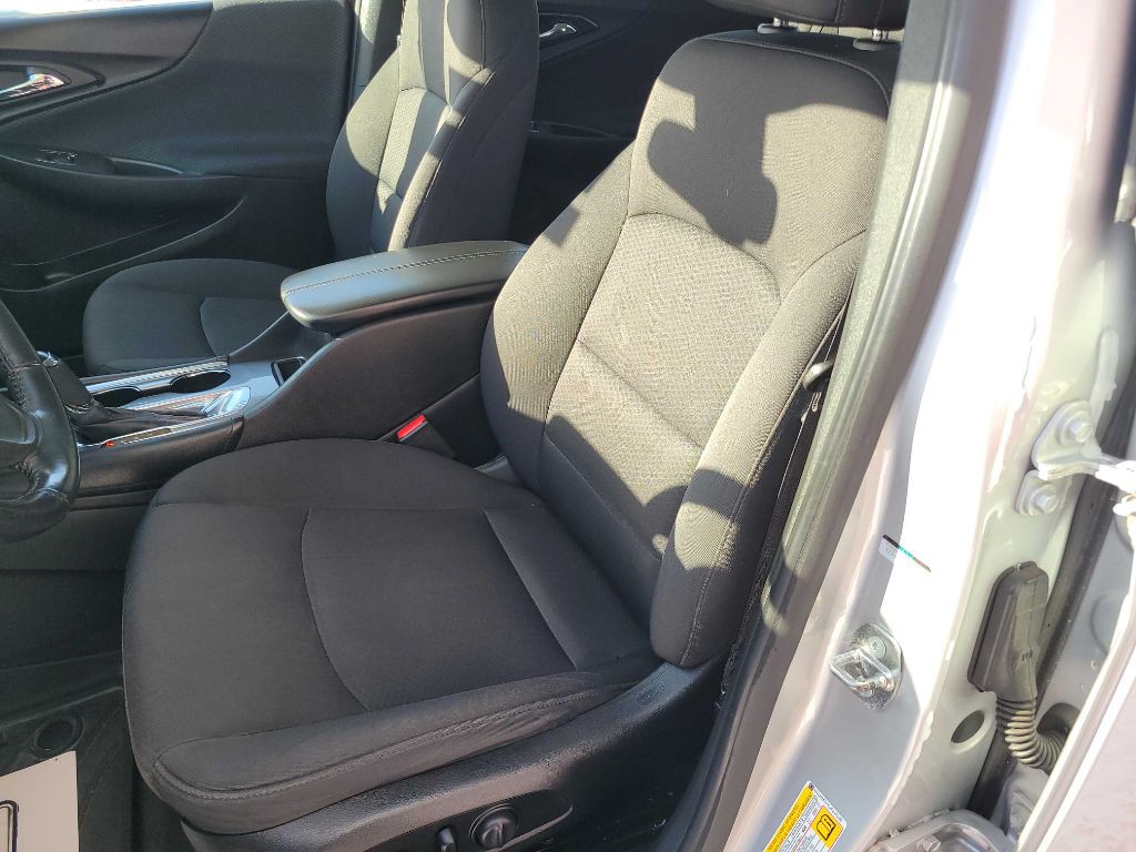 2018 Chevrolet Malibu Image 16