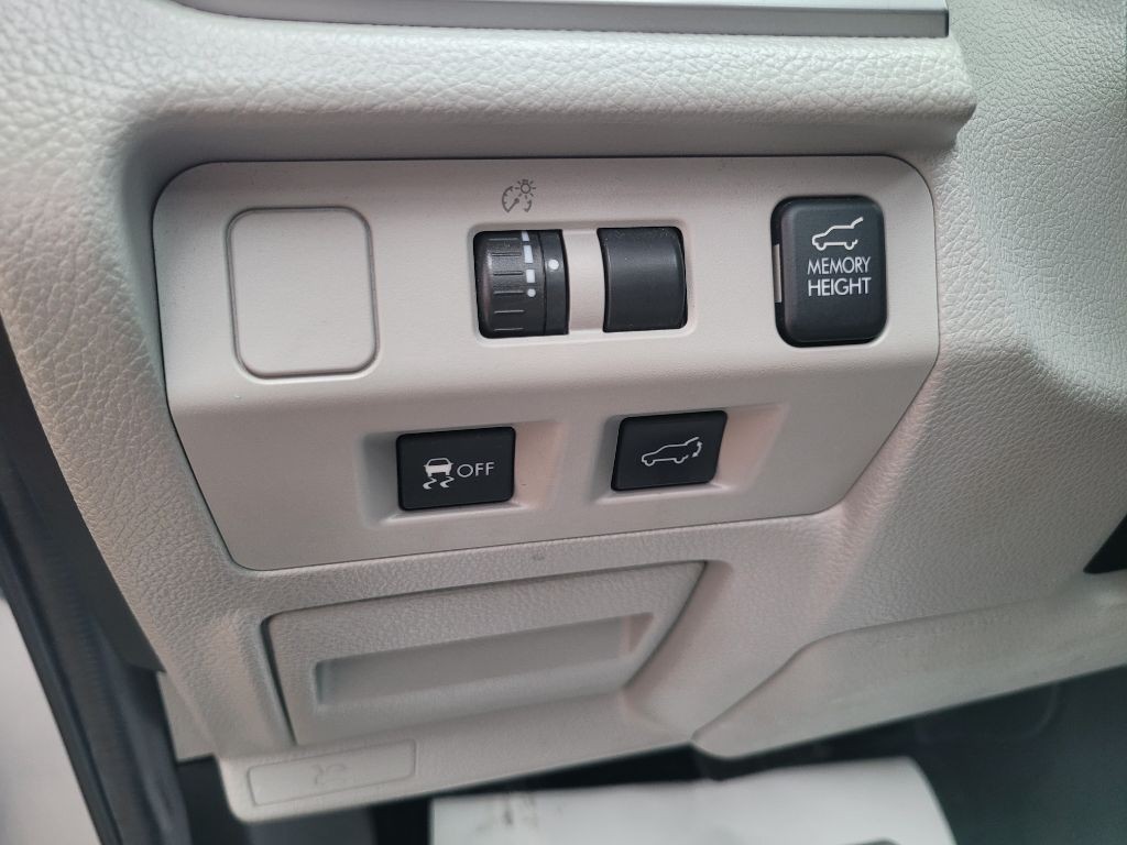 2014 Subaru Forester Image 21