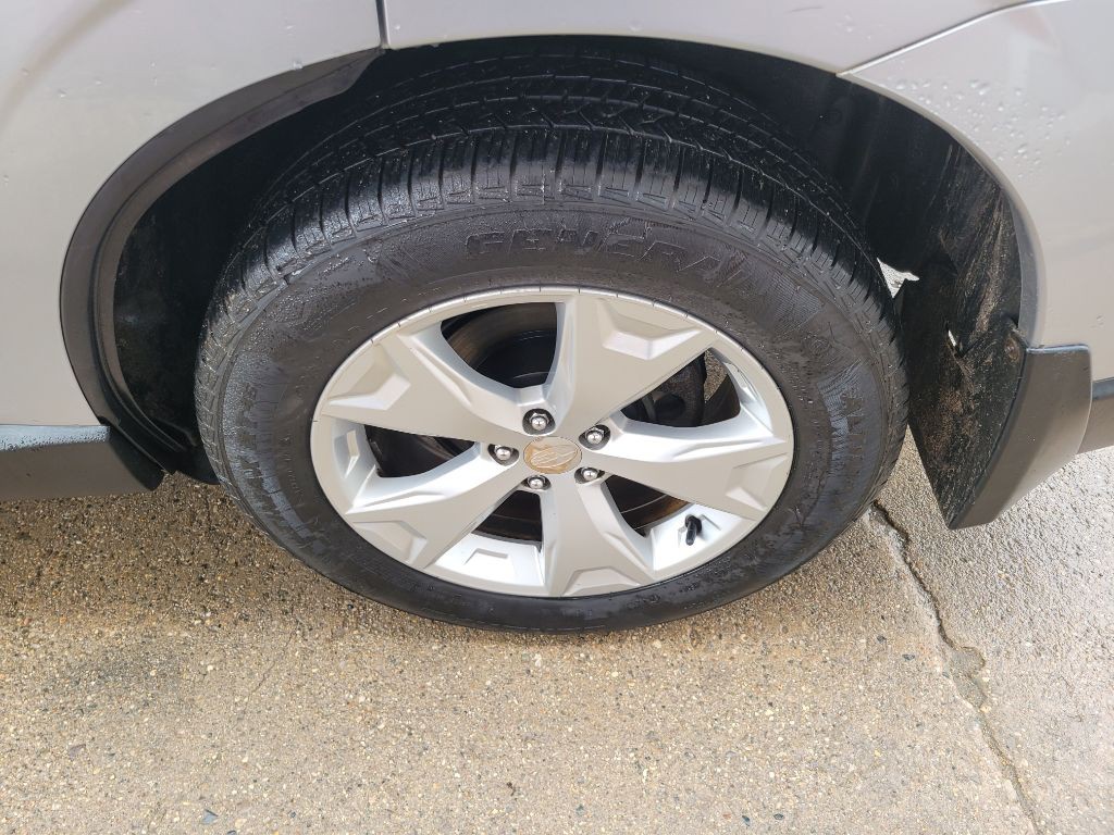 2014 Subaru Forester Image 12