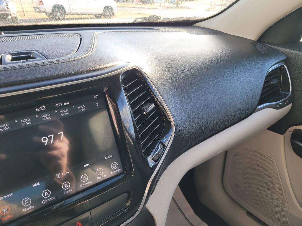 2020 Jeep Cherokee Image 35