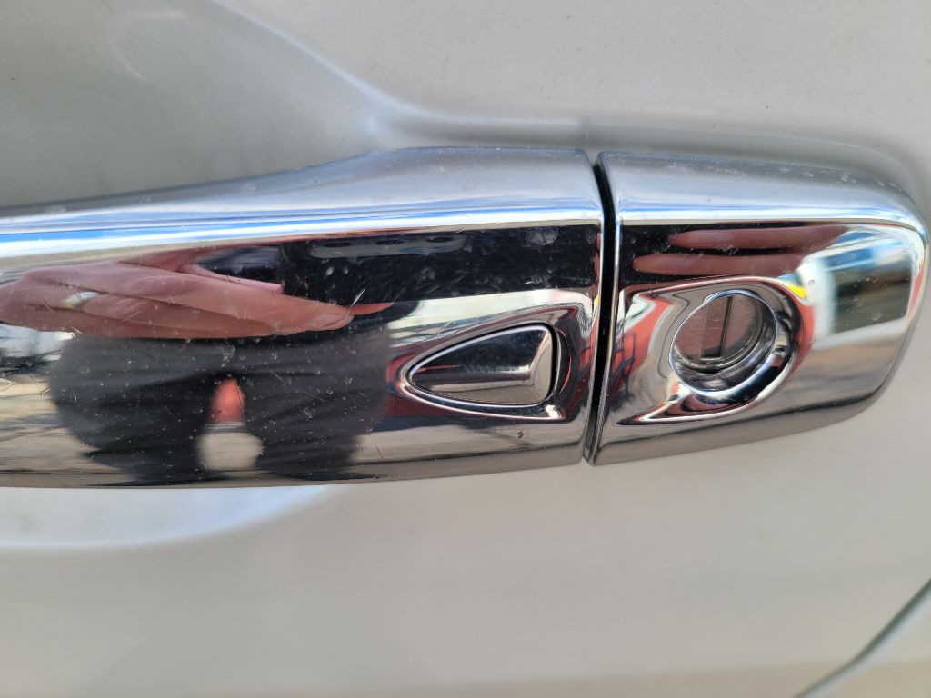 2016 Nissan Maxima Image 14