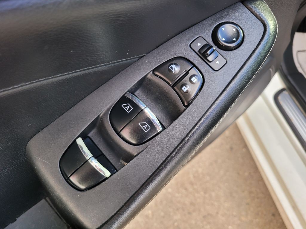 2016 Nissan Maxima Image 18