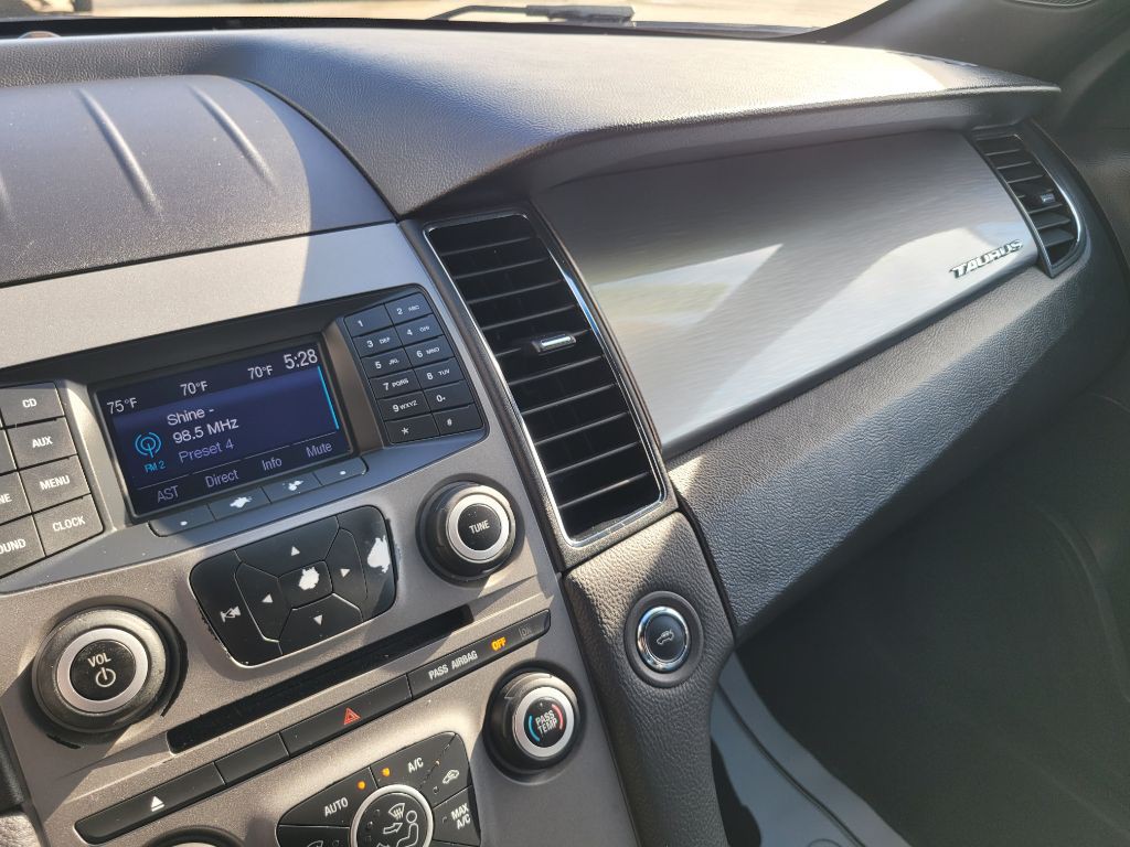 2016 Ford Taurus Image 31