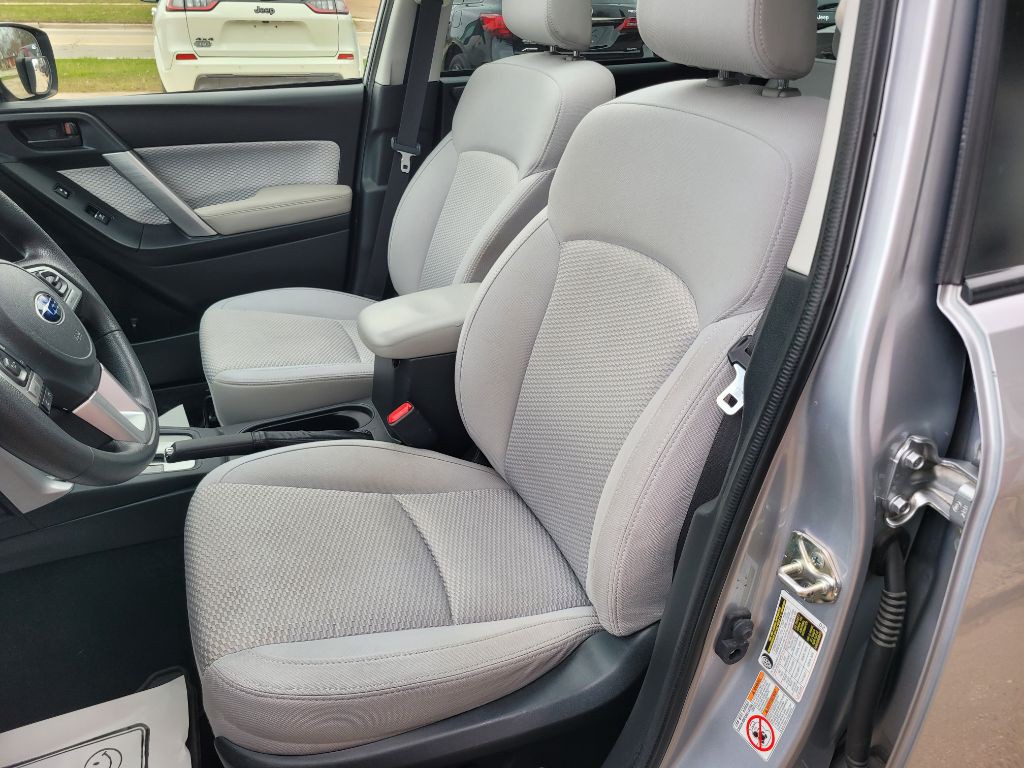 2018 Subaru Forester Image 17