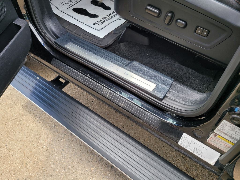 2017 Lincoln Navigator Image 16