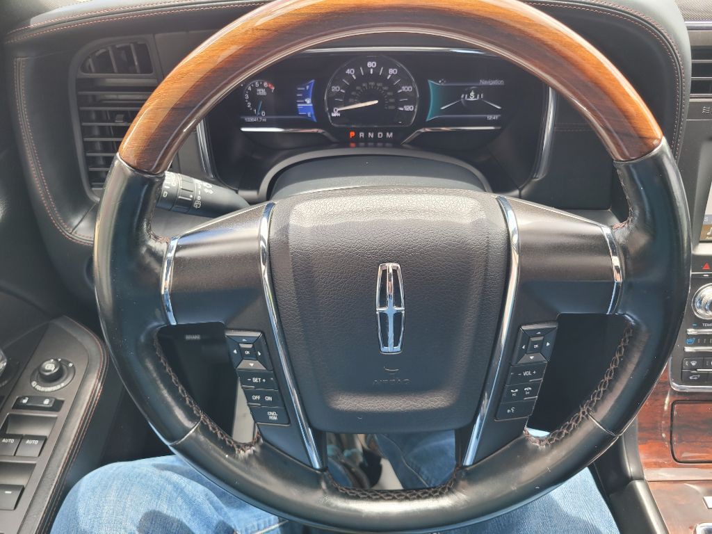 2017 Lincoln Navigator Image 25