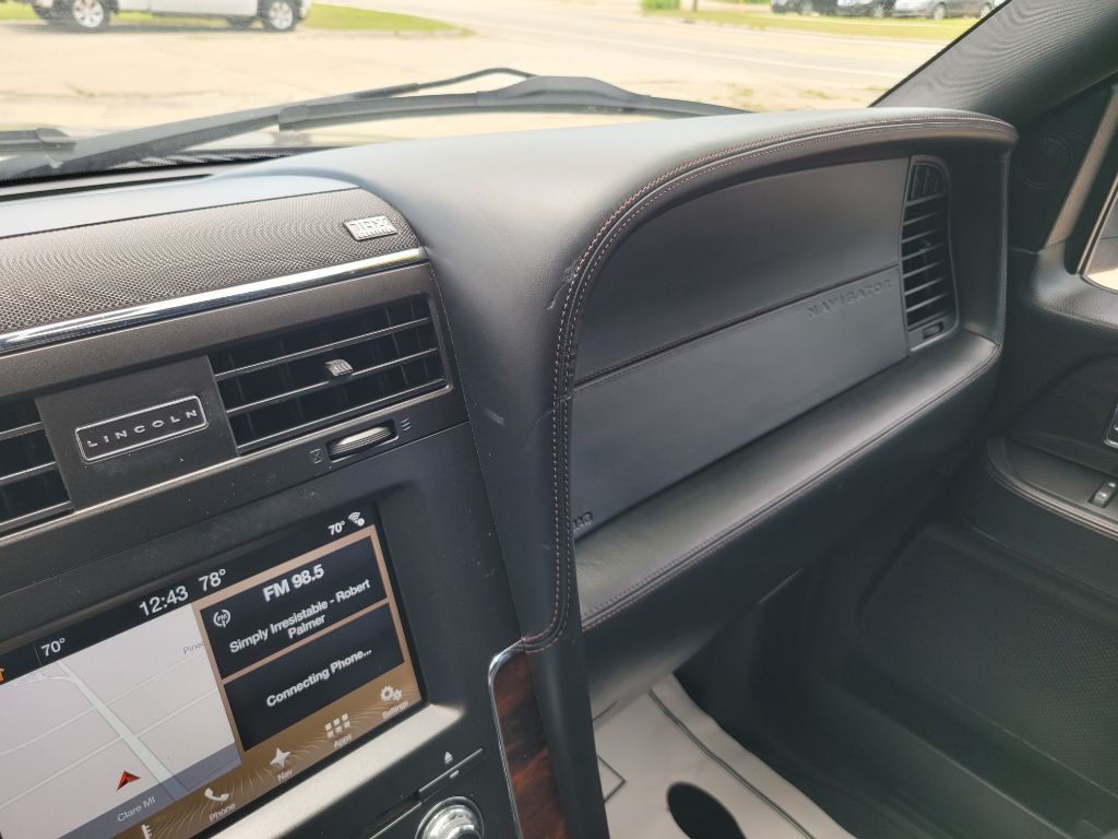 2017 Lincoln Navigator Image 37