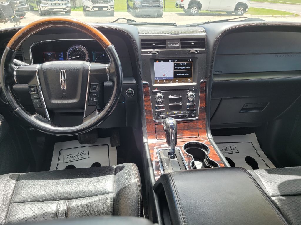 2017 Lincoln Navigator Image 50