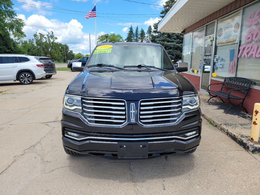 2017 Lincoln Navigator Image 2