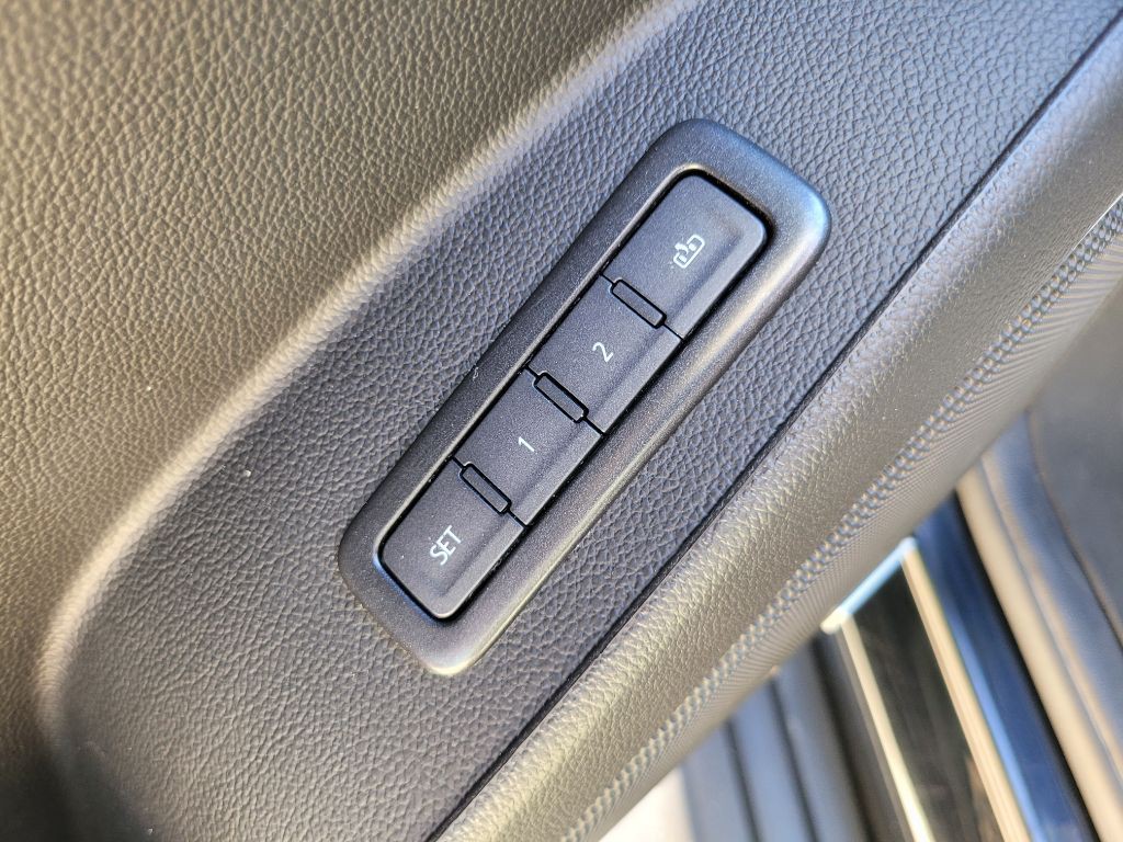 2020 Chevrolet Suburban Image 17