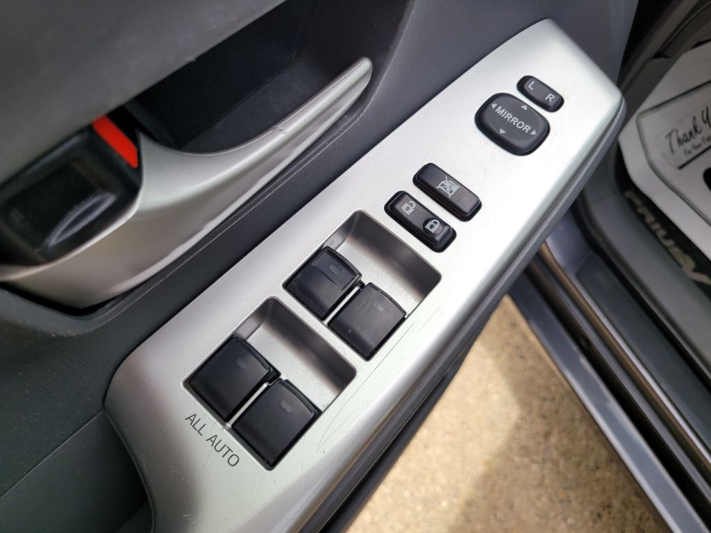 2013 Toyota Prius Image 18