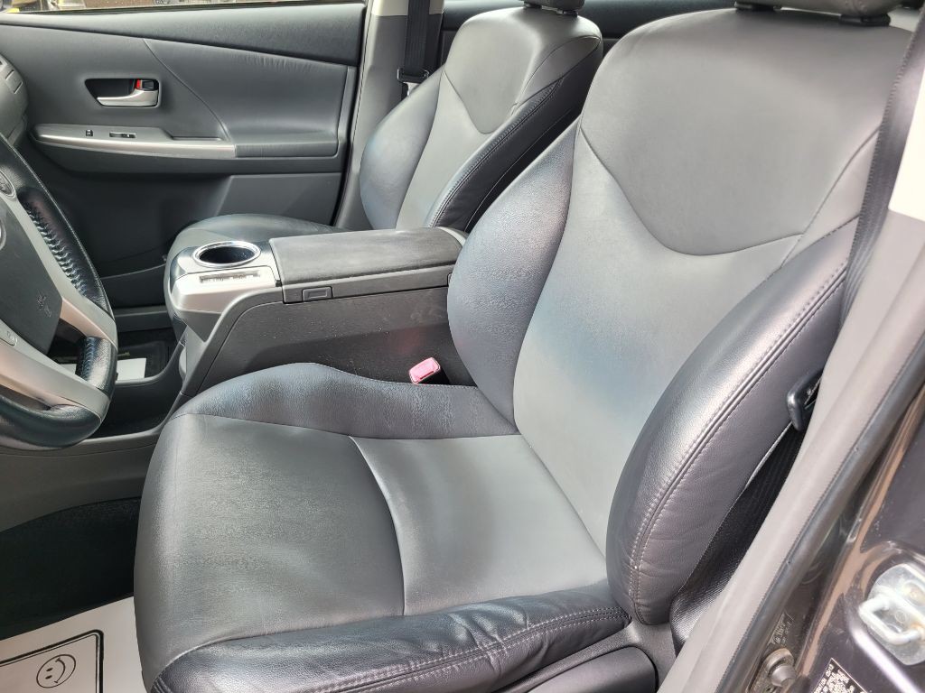 2013 Toyota Prius Image 19