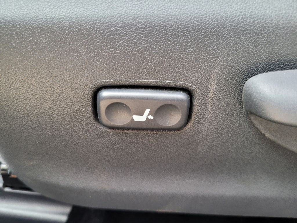 2013 Toyota Prius Image 20