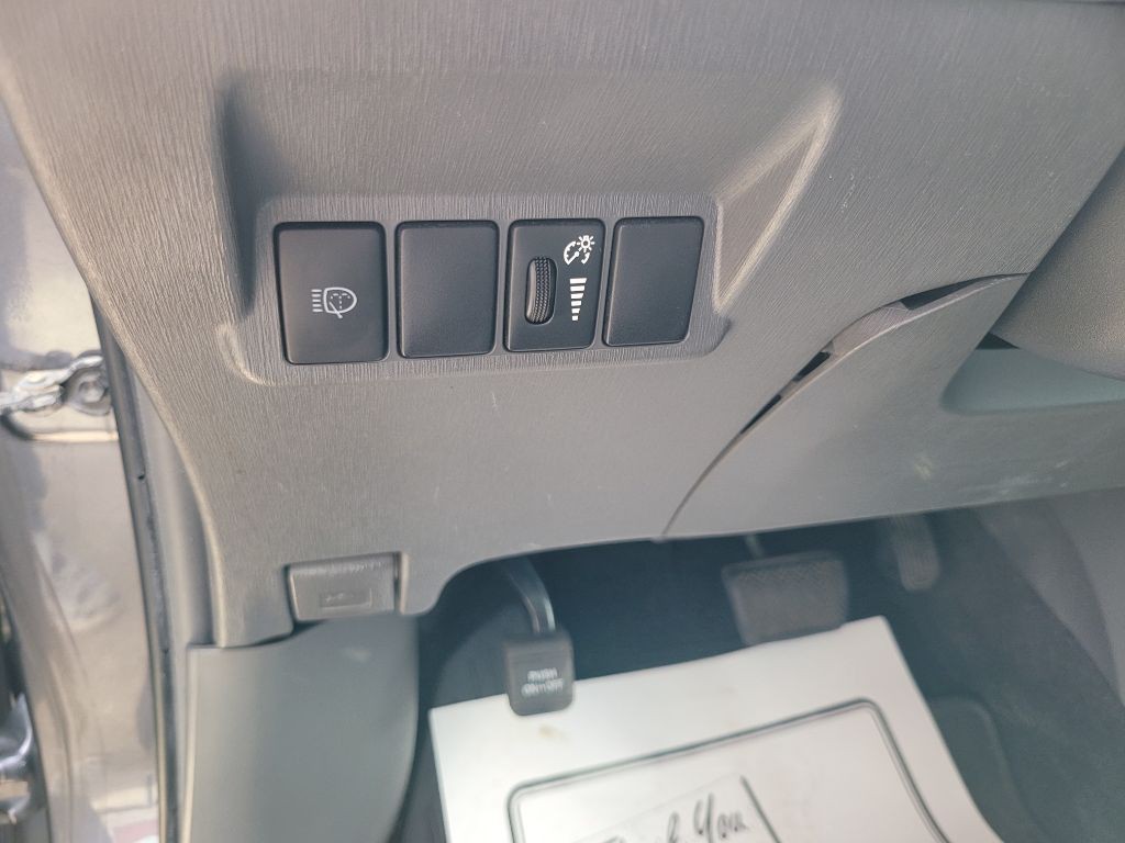 2013 Toyota Prius Image 21