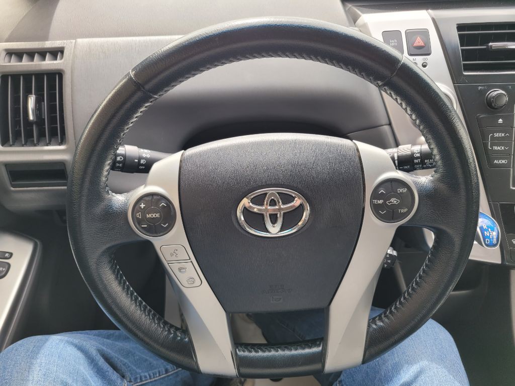2013 Toyota Prius Image 22