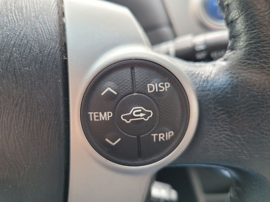 2013 Toyota Prius Image 24