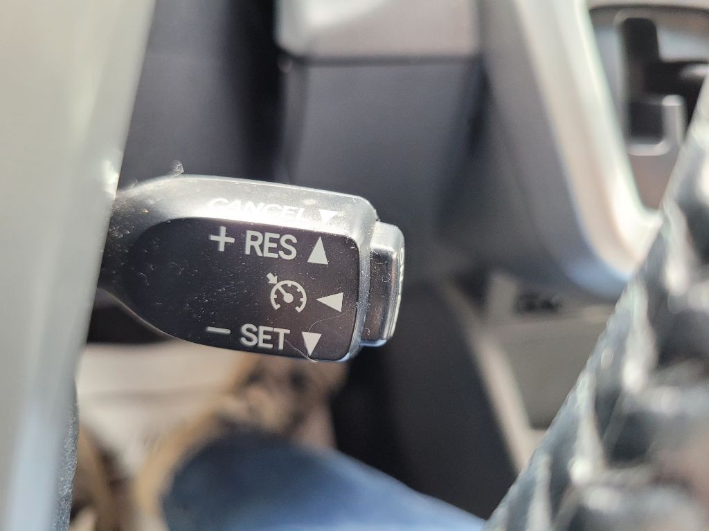 2013 Toyota Prius Image 25